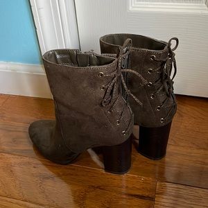 Green ankle boot with cute lace & bow in the back